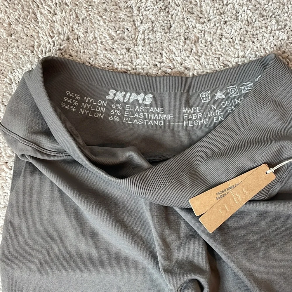 Skims Contour Lounge Bike Shorts - Picture 7 of 12